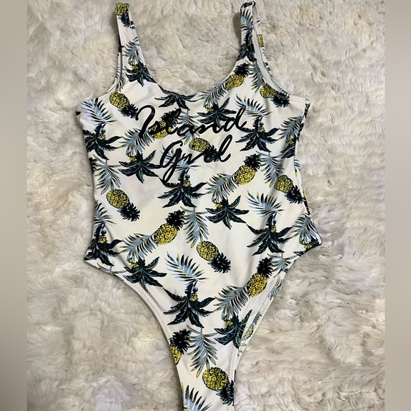 BUNDLE: 2 sets of swimsuits - Picture 3 of 4